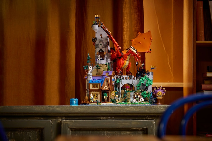 Immagine prodotto LEGO 21348 Dungeons & Dragons: La saga del Drago Rosso (21348, LEGO Ideas, Set LEGO rari)