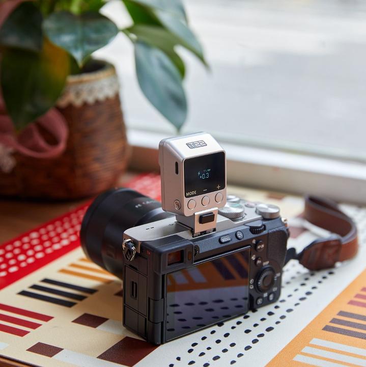 Actual product image Godox iT22 C silver - TTL Mini Flash for Canon silver (Flash unit battery)