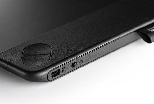 Actual product image Wacom Intuos Comic Black Pen & Touch Medium (2540 lpi)