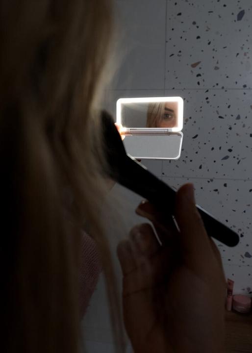 Actual product image Concept - Cosmetic pocket mirror with LED lighting white KZ2010