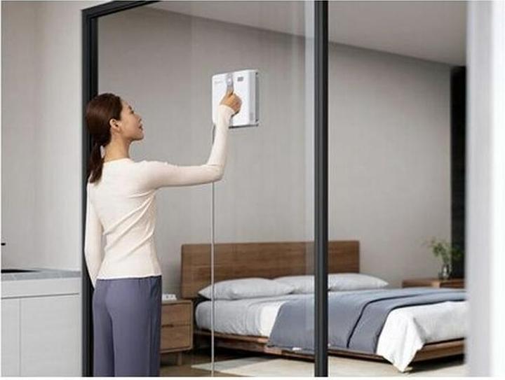 Actual product image Ecovacs Mini