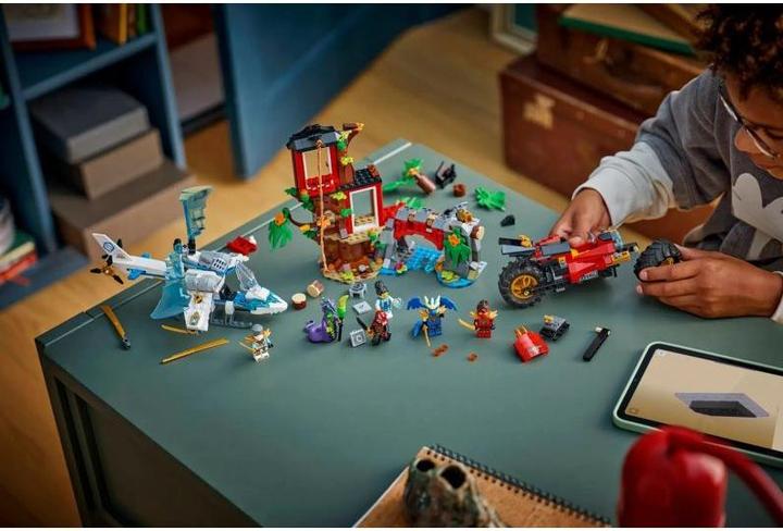 Actual product image LEGO Showdown am Baumhaus mit dem Ninja-Bike