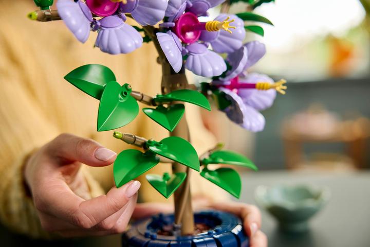 Actual product image LEGO Hibiscus (LEGO Botanical)
