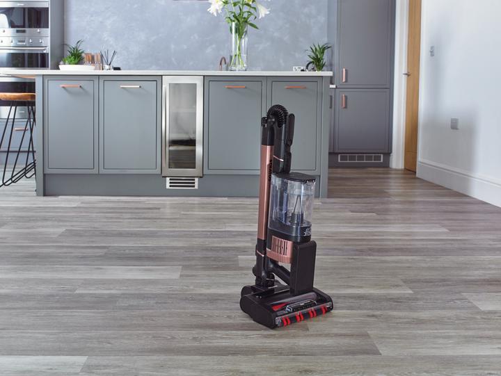 Actual product image Shark Statros IZ400DE