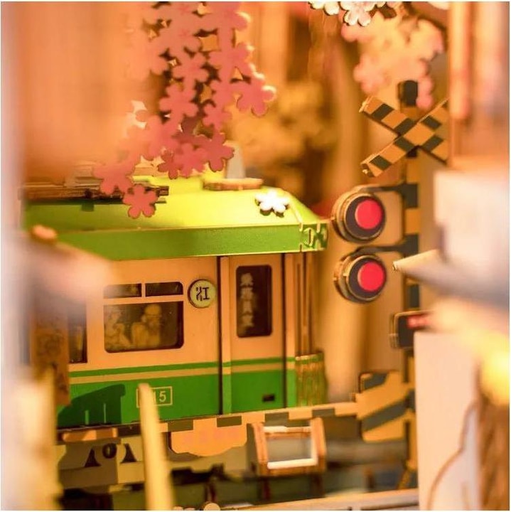 Actual product image Robotime Sakura Densya (340 pieces)