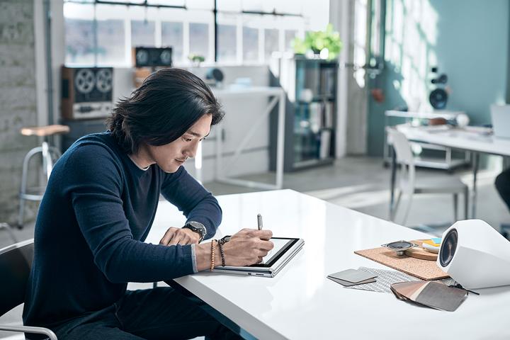 Produktbild Microsoft Surface Book - Performance Base, 1TB SSD (13.50", Intel Core i7-6600U, 16 GB, 1000 GB, CH)