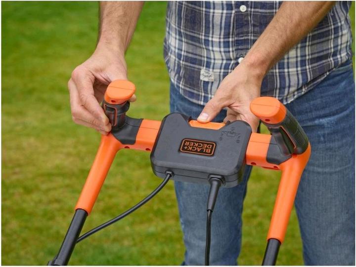 Actual product image Black & Decker BEMW481BH (Electrical connection)