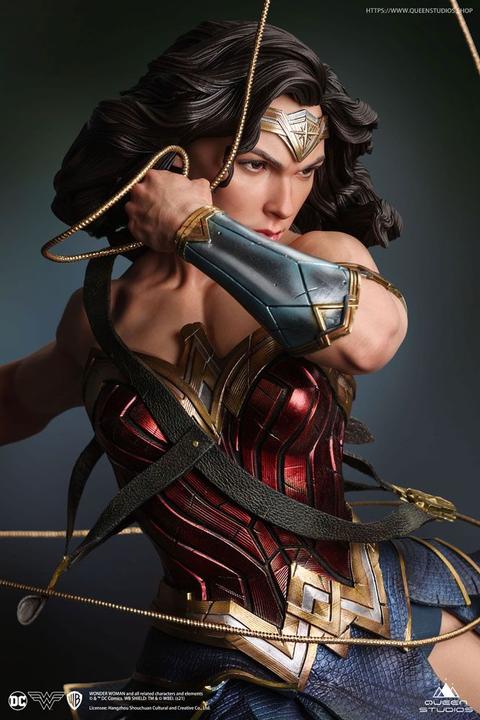 Actual product image Queen Studios Wonder Woman Comic Statuette 1/4 Wonder Woman Early Bird Version 47 cm