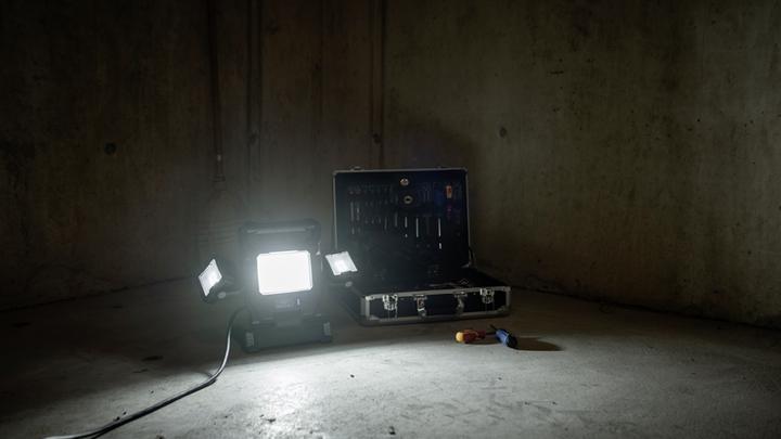 Produktbild Steffen WORKLIGHT LED Strahler AC 40W + DC 2*5W mit Standfuss (6500 lm)