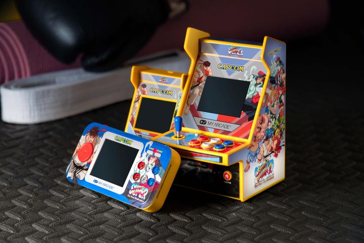 Actual product image Sombo Retro Pocket Player Street Fighter II