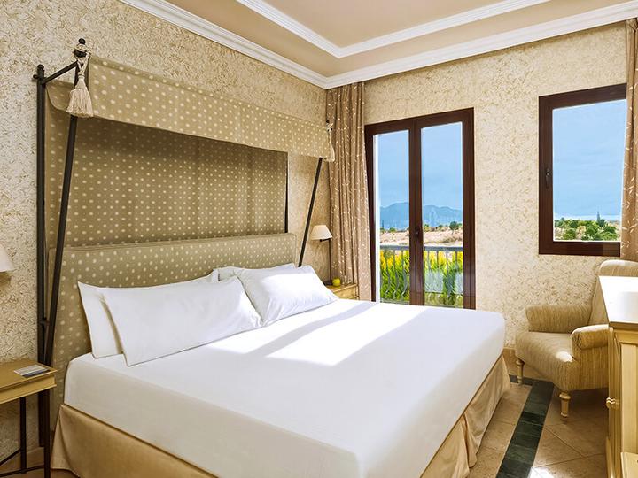 Actual product image Smartbox For you: Overnight stays, dinners, spas and other activities in Europe (5 Persons)