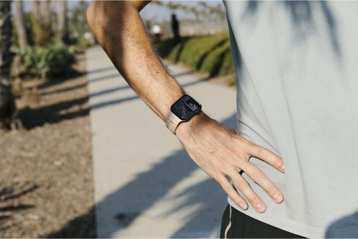 Actual product image Nomad Sport Strap V2 45mm/44mm/42mm Dune (42 mm, 44 mm, 45 mm, Plastic, Apple Watch)
