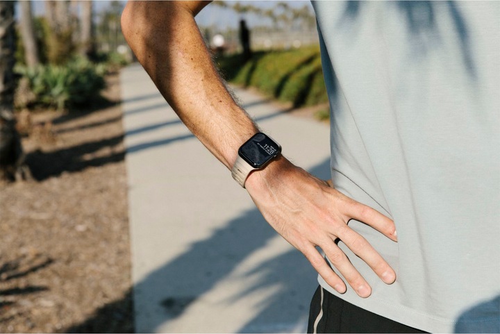 Actual product image Nomad Sport Strap V2 45mm/44mm/42mm Dune (42 mm, 44 mm, 45 mm, Plastic, Apple Watch)