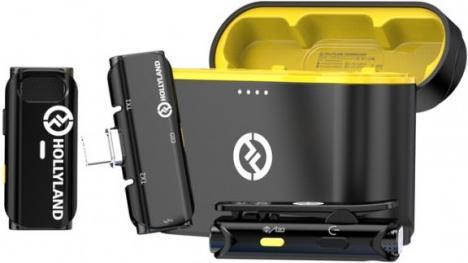 2x transmitters, 1x Receiver, 1x charging case, 2x fur windscreen, 1x storage bag with zip fastener