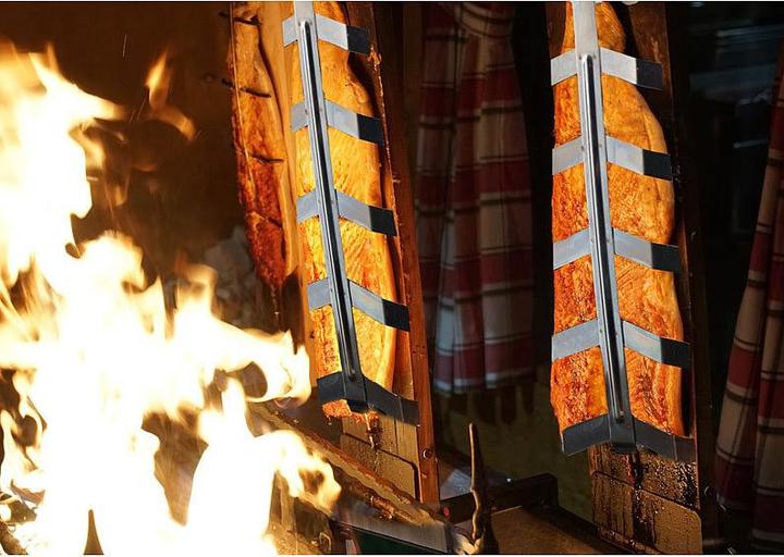 Immagine prodotto Rosenstein & Söhne Tavole di salmone alla fiamma con supporto inclinabile in acciaio inossidabile, set di 4