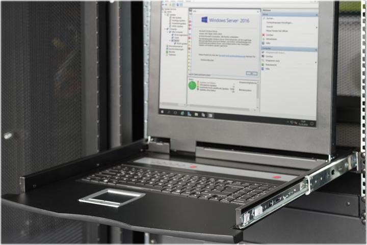 Produktbild Digitus Modulare Konsole mit 19" TFT (48,3cm), 16-Port KVM & Touchpad, spanischer Tastatur