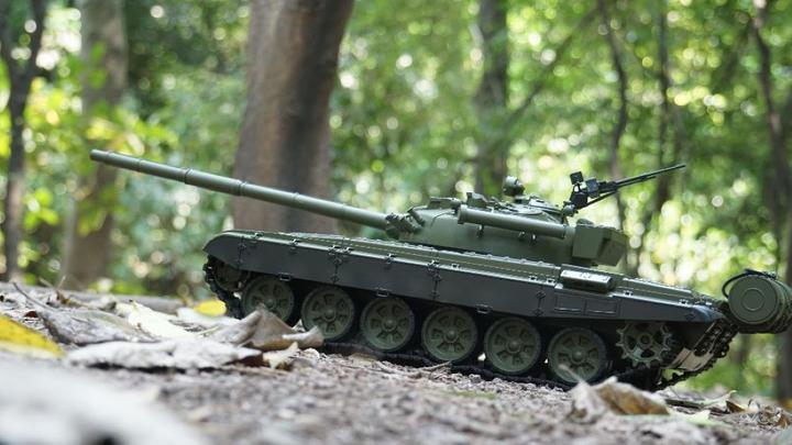 Image du produit Es-toys Heng Long, RC Tank Russian T- 72 (RTR Prêt à fonctionner)