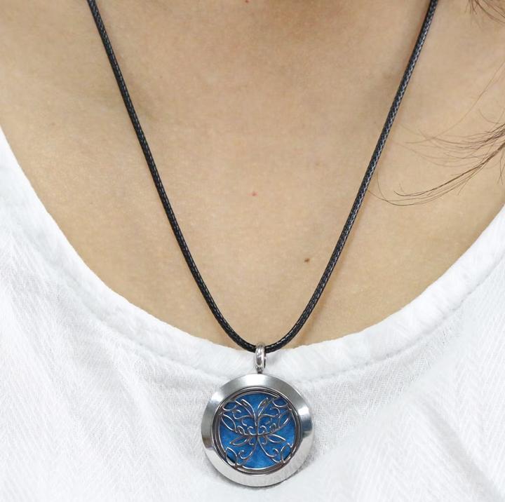 Immagine prodotto Zen Arôme Collana di gioielli per profumi con ciondolo n. 3 per olio essenziale, profumo - acciaio (Acciaio inossidabile, Cuoio)