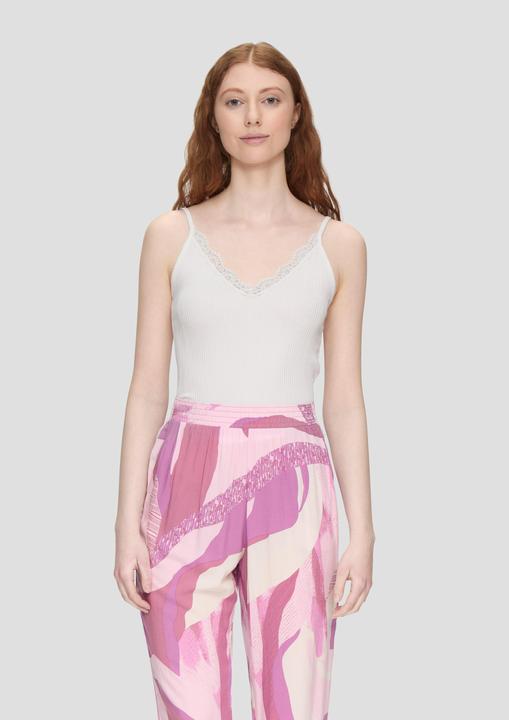 Produktbild S.Oliver T-Shirt Verkürztes Slim-Fit-Top mit Spitzen-Detail und Rippstruktur (XXL)