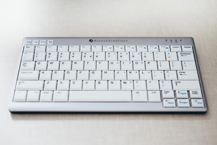 Actual product image Bakker Elkhuizen Ultraboard 950 Compact (US, Cable)