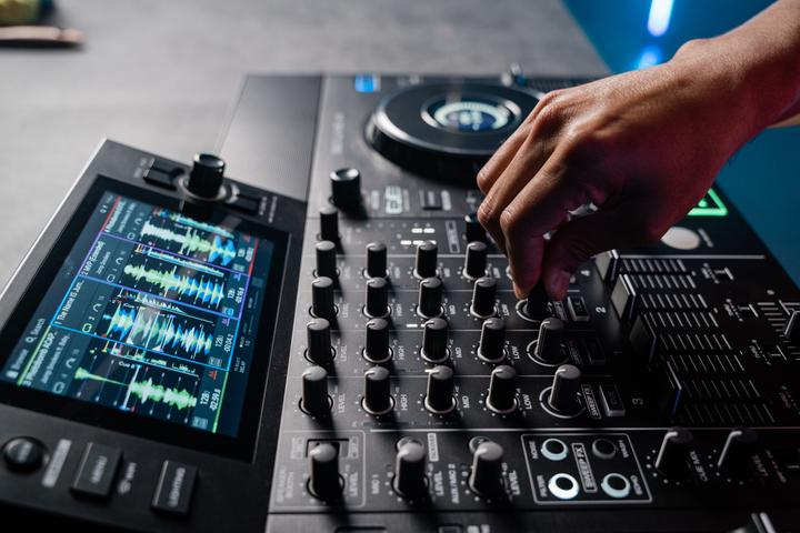 Actual product image Denon DJ SC Live 4