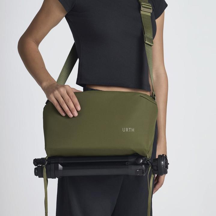 Produktbild Urth Dolomite Camera Sling 8L (Green) (Kamera Schultertasche, 8 l)