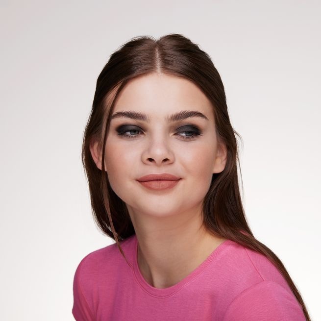 Actual product image essence soft touch eyeshadow (06 Pitch Black)