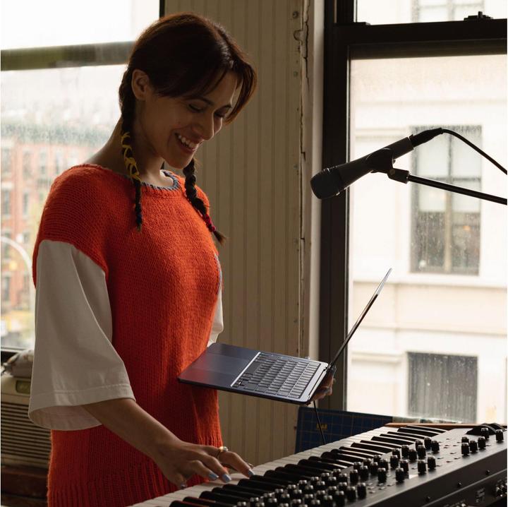 Produktbild Apple MacBook Air (13.60", 512 GB, 24 GB, CH, M2)