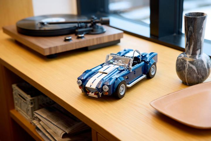 Image du produit LEGO Shelby Cobra 427 S/C (10357, LEGO Icons)