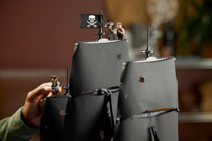 Produktbild LEGO Captain Jack Sparrows Piratenschiff (10365, LEGO Icons)