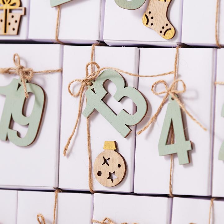 Produktbild VBS Adventszahlen "Anhänger" mit Kordel, 24 Stück