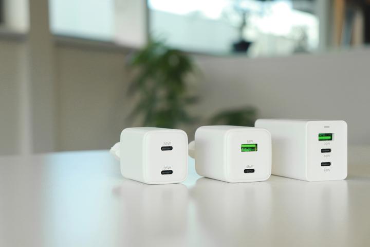Produktbild Mobiparts GaN Wall Charger USB-Cx2/USB-A3.0/QC 65W White (65 W)