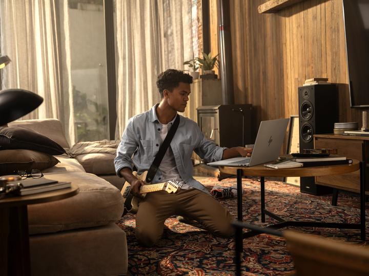 Actual product image HP C0YP9EA#UUG (17.30", 1000 GB, 32 GB, BE)