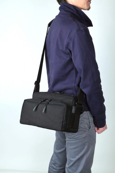 Actual product image Artisan & Artist Canvas Shoulder Camera Bag (Camera shoulder bag)