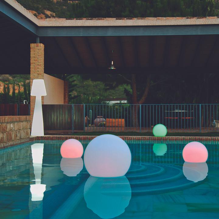 Produktbild Newgarden BULY 60 LED Solar Terrassenleuchte Licht-Kugel 50cm + Akku Innen & Aussen IP65 (45 lm, IP65)