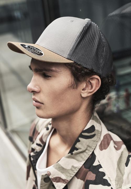 Actual product image Flexfit 110 Trucker (One size)