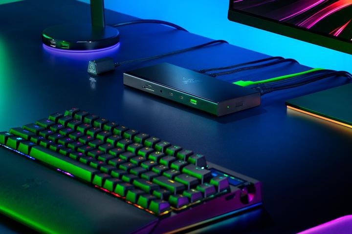 Produktbild Razer USB 4 DOCK 14-PORT BLACK (USB-C, 14 Ports)