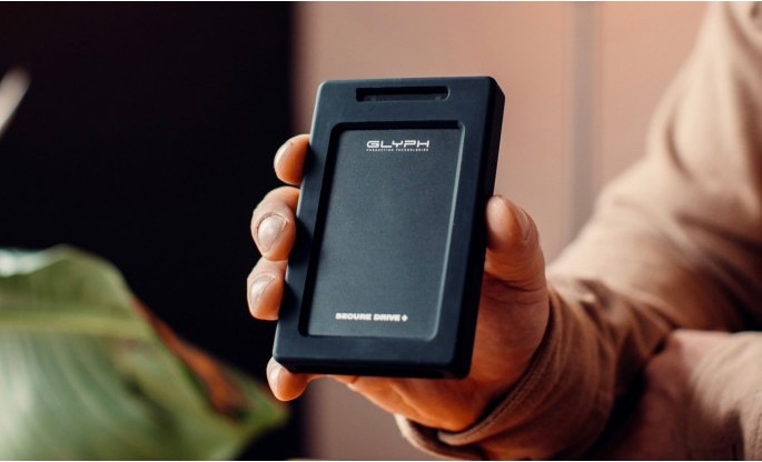 Image du produit Glyph SecureDrive+ Bluetooth, 2TB Encrypted HDD Drive with Bluetooth, Bus-powered, USB 3.2 Gen1, USB-C & T (2 To)