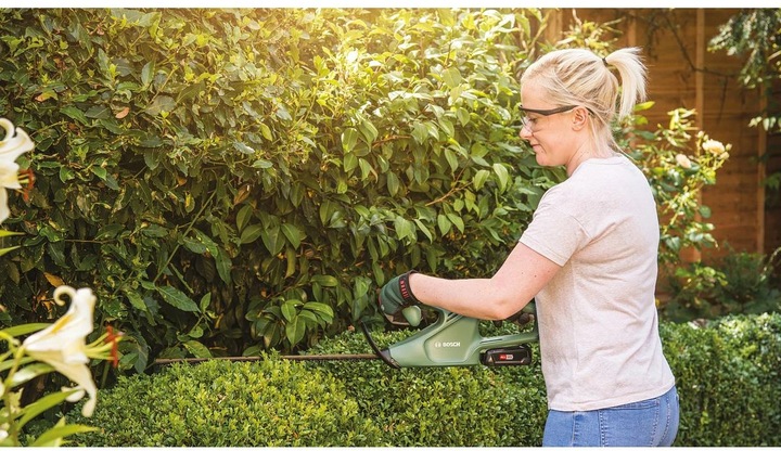 Produktbild Bosch Home & Garden EasyHedgeCut 18-45 (Akkuheckenschere)