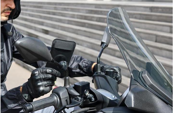 Actual product image Shapeheart Scooter cell phone holder