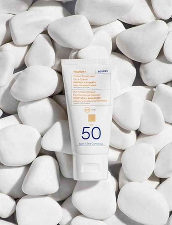 Immagine prodotto Korres Crema solare colorata allo yogurt SPF 50 (Crema solare, SPF 50, 50 ml)