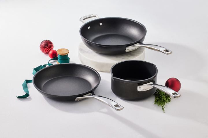 Image du produit Le Creuset Set de poêles antiadhésives en aluminium 24/26 cm, casserole à lait (16 cm, Poêle à frire, Pot à lait, Aluminium)