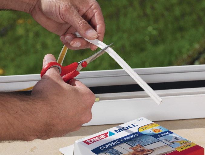 Produktbild tesa tesamoll CLASSIC P-Profil Fensterdichtung, Gummidichtung zum Isolieren