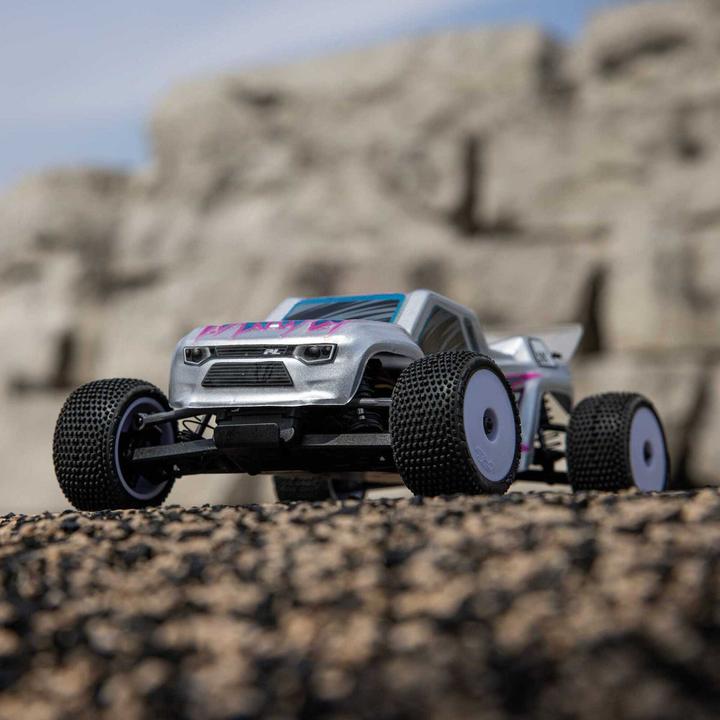 Actual product image Losi Micro-T 2S 1/28 2WD RTR Stadium Truck (Akku & Ladegerät enthalten), Silber (RTR Ready-to-Run)