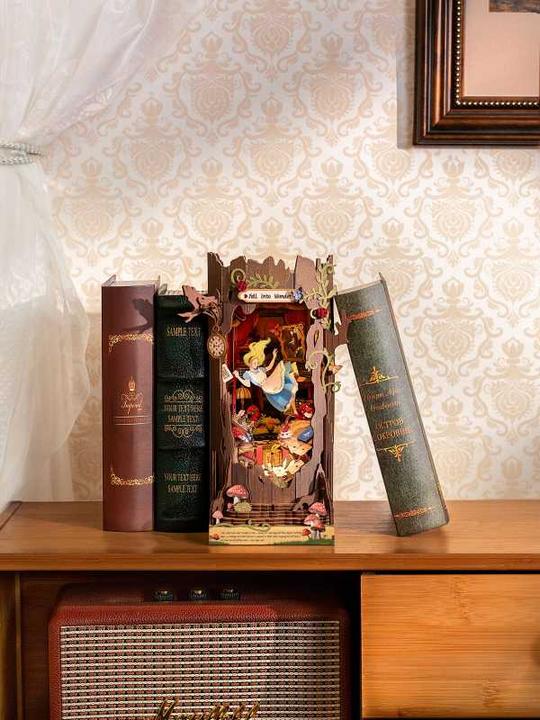 Produktbild Robotime Bausatz Alice im Wunderland, Modell Art: Book Nook