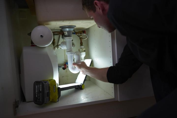 Actual product image Ryobi Ensemble de 9 outils 18V avec perçage, vissage, ponçage, sciage et éclairage