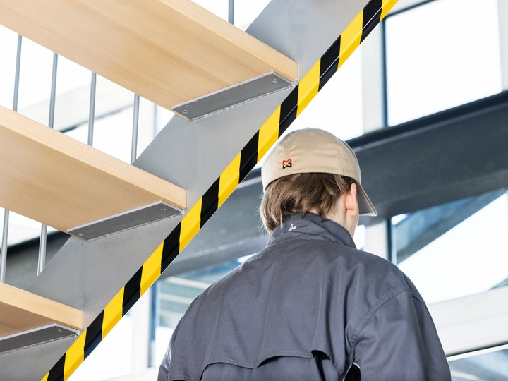 Produktbild Durable Kantenschutzprofil E8R /schwarz selbstkl