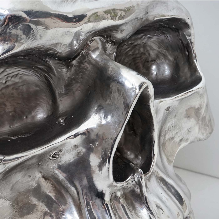 Image du produit Swisshandel24 Table d'appoint tête de mort, table en verre en polyrésine Table de salon, argent 52x55x55cm (52 x 55 x 55 cm)