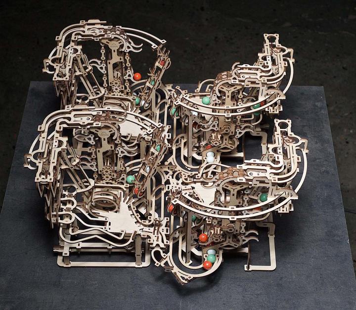 Produktbild Ugears Murmel-Kettenbahn