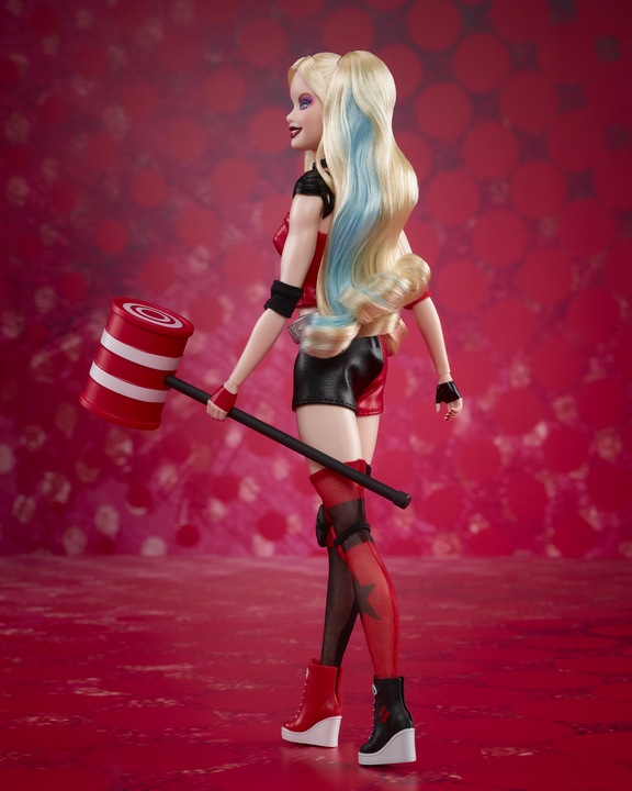 Image du produit Barbie Signature Harley Quinn Sammlerpuppe mit beweglichem Körper, ikonischem Outfit und Schlägel